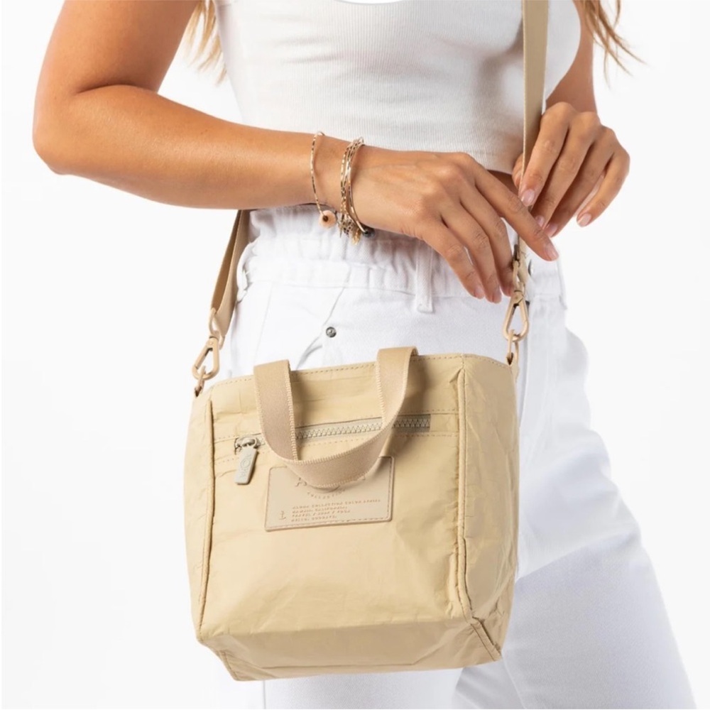 NWOT Aloha Crossbody